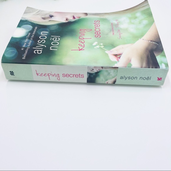 Keeping Secrets Saving Zoe & Faking 19 by Alyson Noel - Picture 3 of 9